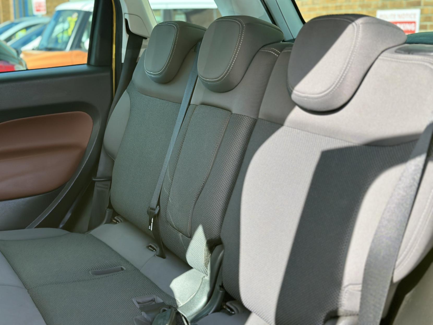 Fiat 500L 1.3 MultiJet Trekking MPV 5dr Diesel Dualogic Euro 5 (s/s) (85 bhp)