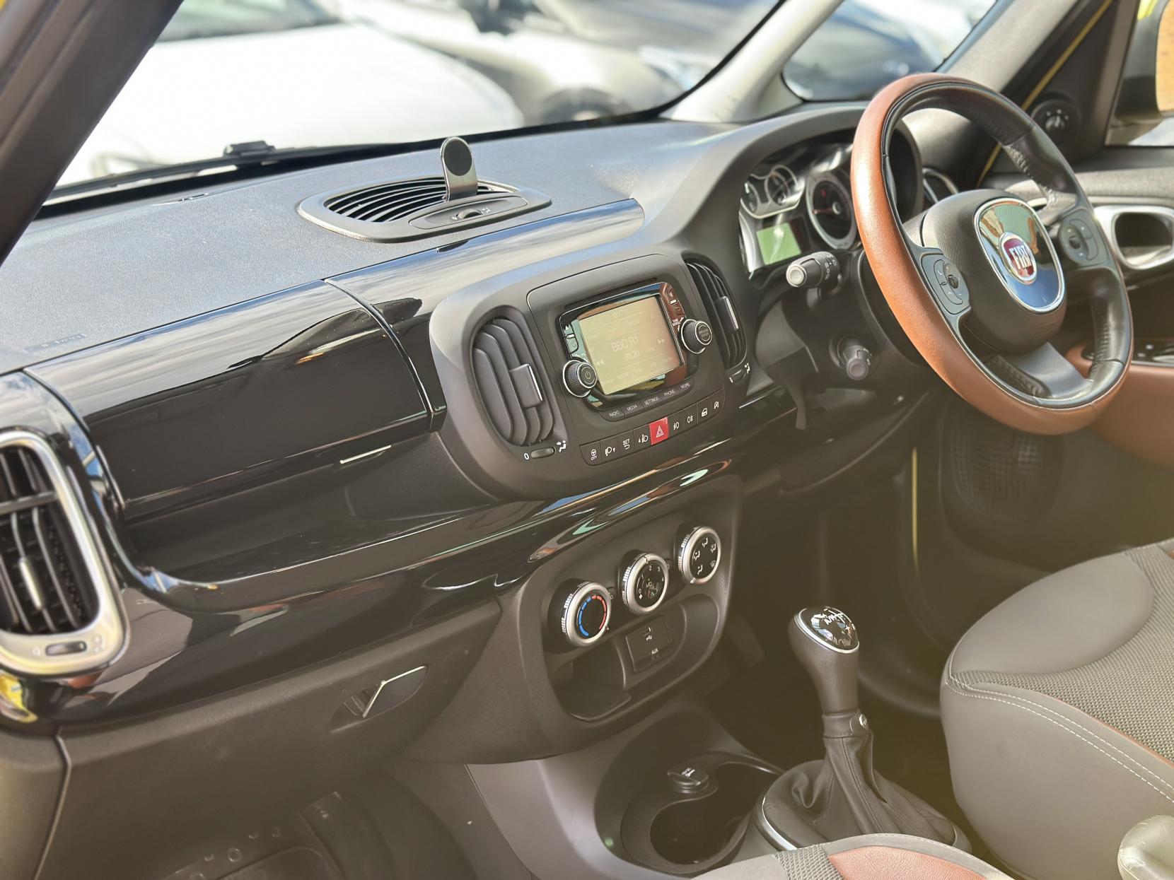 Fiat 500L 1.3 MultiJet Trekking MPV 5dr Diesel Dualogic Euro 5 (s/s) (85 bhp)