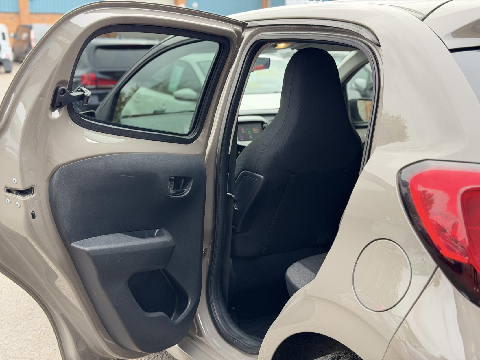 Citroen C1 1.0 VTi Flair Hatchback 5dr Petrol ETG5 Euro 5 (Euro 5) (68 ps)