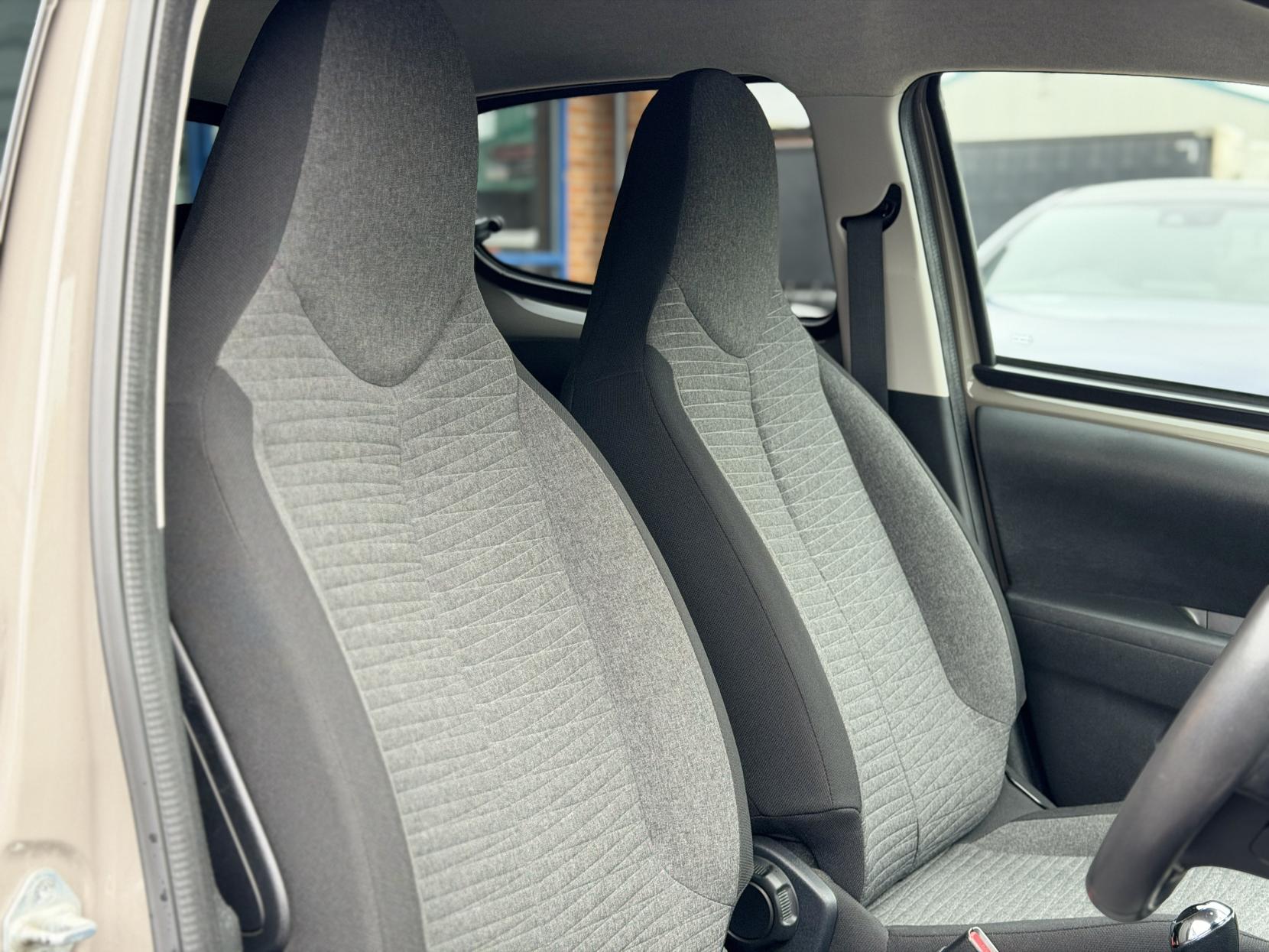 Citroen C1 1.0 VTi Flair Hatchback 5dr Petrol ETG5 Euro 5 (Euro 5) (68 ps)