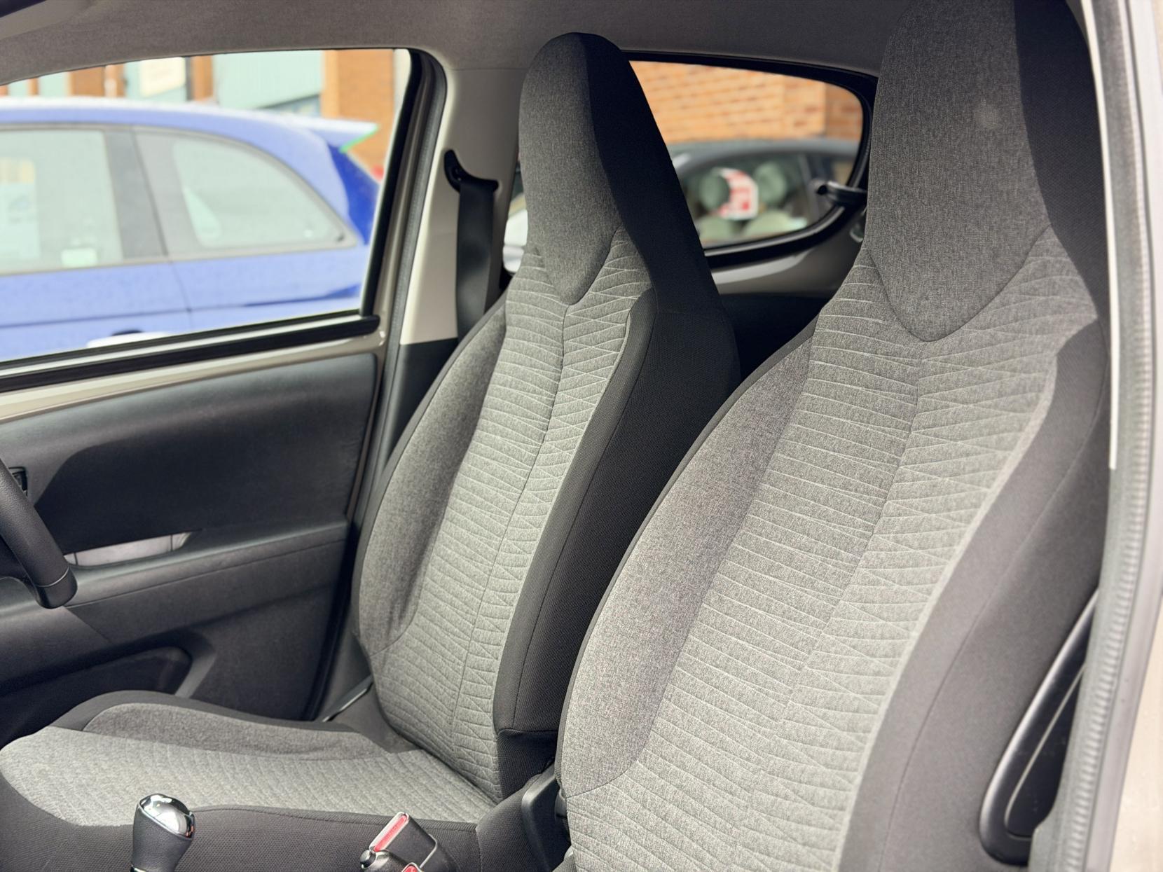 Citroen C1 1.0 VTi Flair Hatchback 5dr Petrol ETG5 Euro 5 (Euro 5) (68 ps)