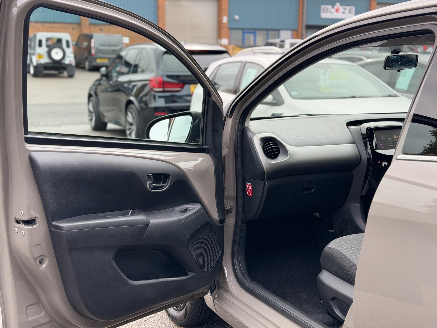 Citroen C1 1.0 VTi Flair Hatchback 5dr Petrol ETG5 Euro 5 (Euro 5) (68 ps)