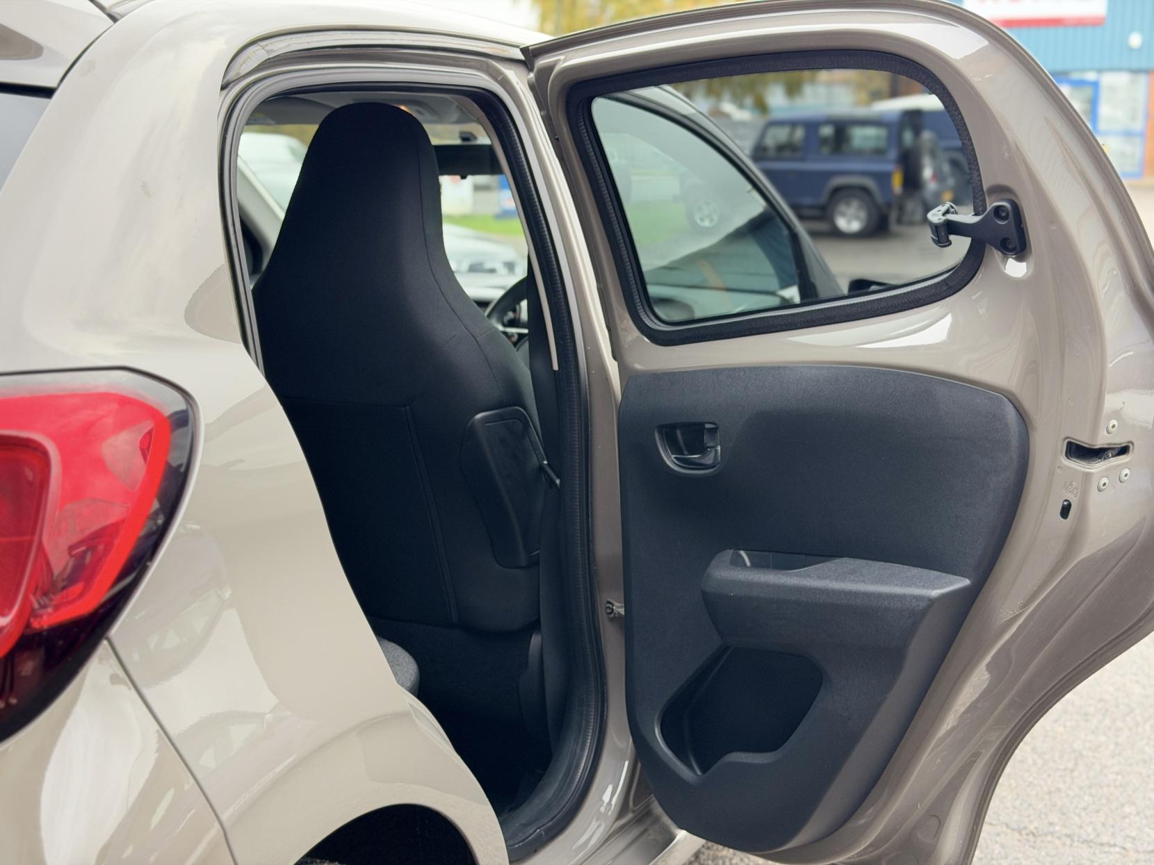 Citroen C1 1.0 VTi Flair Hatchback 5dr Petrol ETG5 Euro 5 (Euro 5) (68 ps)