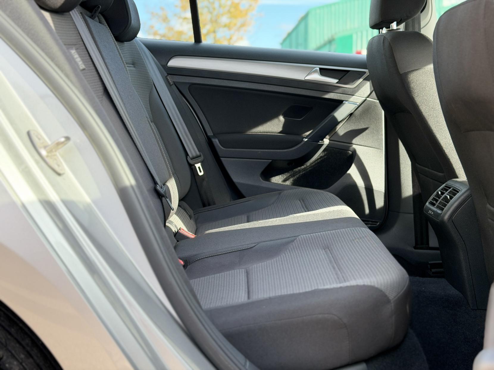 Volkswagen Golf 1.2 TSI BlueMotion Tech S Hatchback 5dr Petrol DSG Euro 5 (s/s) (105 ps)