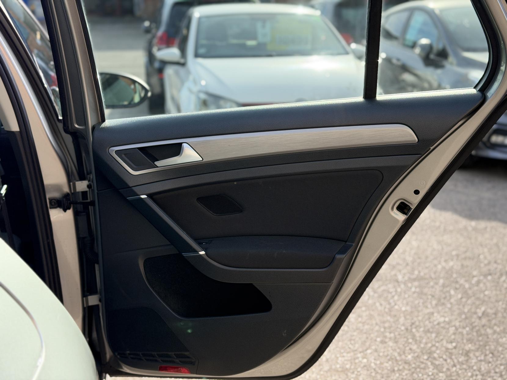 Volkswagen Golf 1.2 TSI BlueMotion Tech S Hatchback 5dr Petrol DSG Euro 5 (s/s) (105 ps)