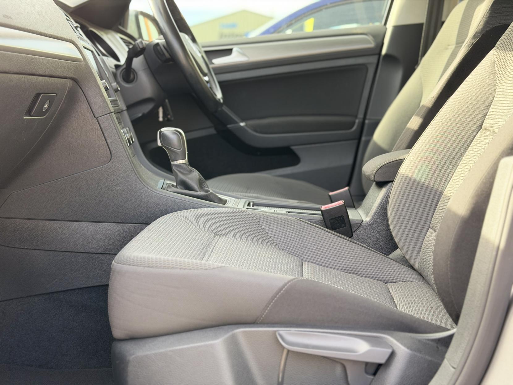 Volkswagen Golf 1.2 TSI BlueMotion Tech S Hatchback 5dr Petrol DSG Euro 5 (s/s) (105 ps)