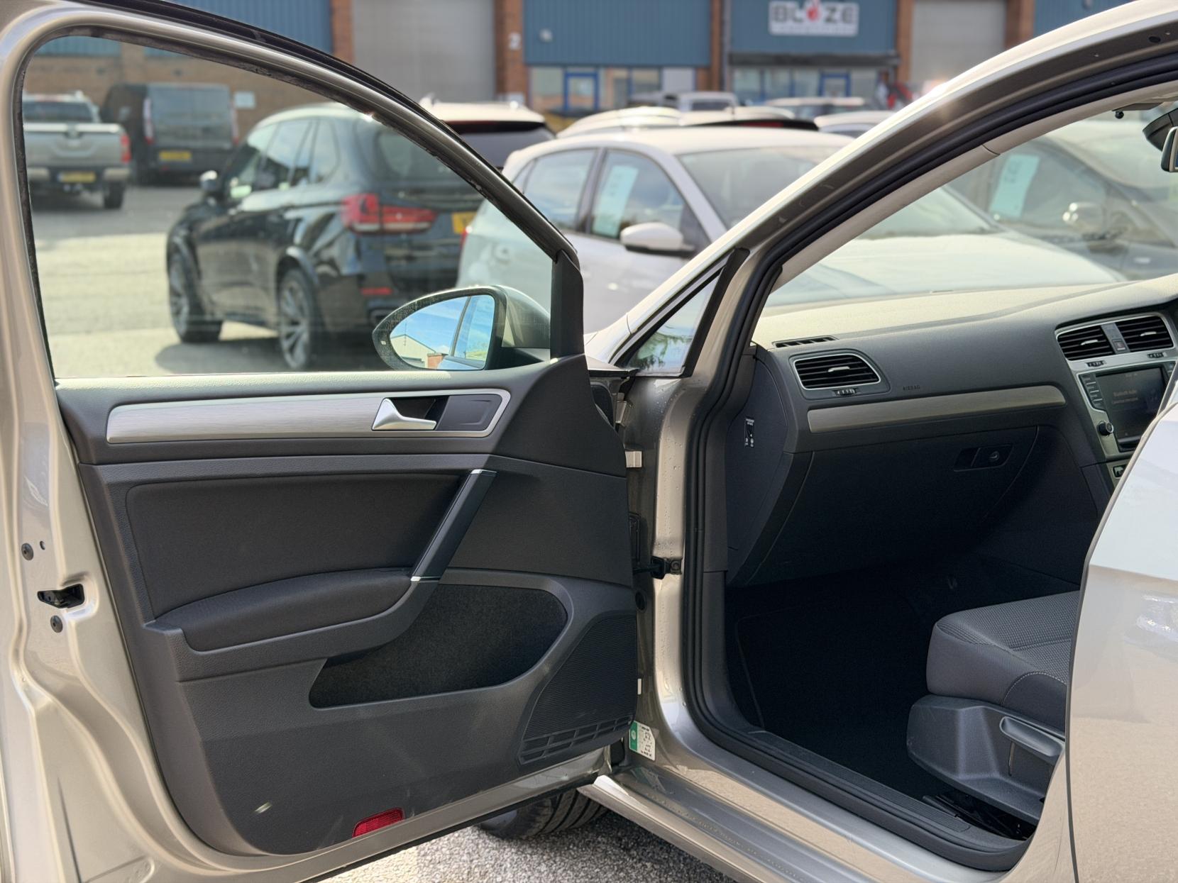 Volkswagen Golf 1.2 TSI BlueMotion Tech S Hatchback 5dr Petrol DSG Euro 5 (s/s) (105 ps)