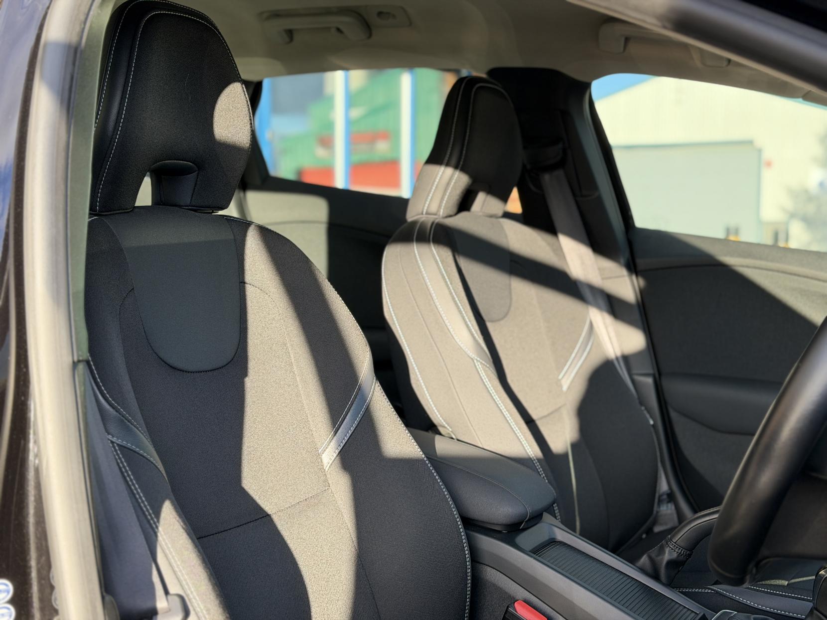 Volvo V40 2.0 D4 SE Lux Nav Hatchback 5dr Diesel Geartronic Euro 6 (s/s) (190 ps)