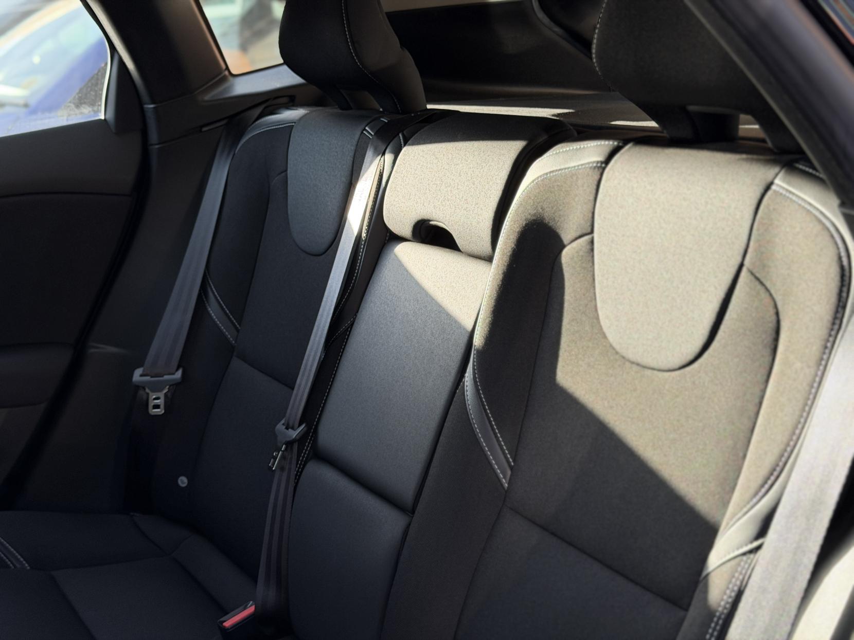 Volvo V40 2.0 D4 SE Lux Nav Hatchback 5dr Diesel Geartronic Euro 6 (s/s) (190 ps)