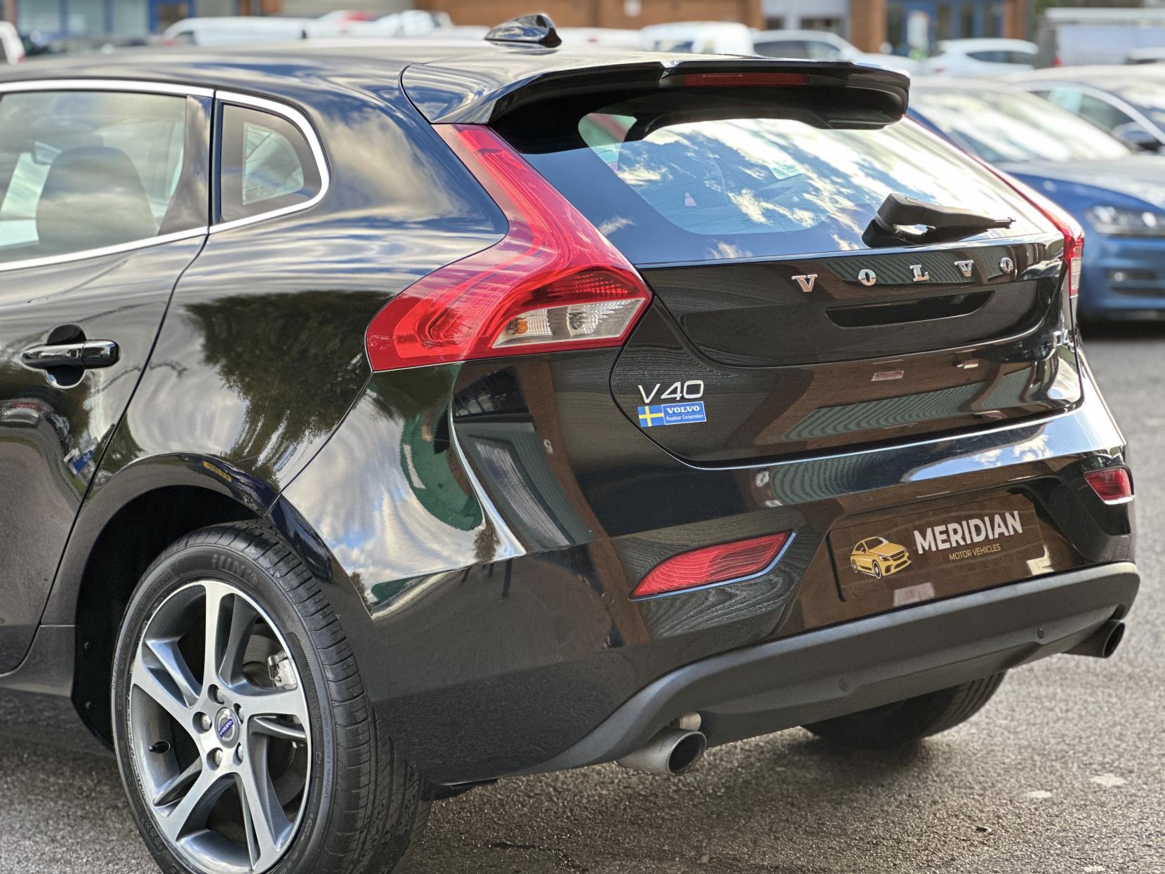 Volvo V40 2.0 D4 SE Lux Nav Hatchback 5dr Diesel Geartronic Euro 6 (s/s) (190 ps)