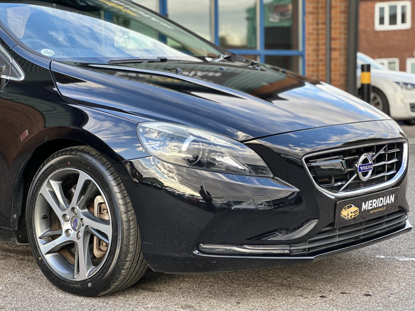 Volvo V40 2.0 D4 SE Lux Nav Hatchback 5dr Diesel Geartronic Euro 6 (s/s) (190 ps)