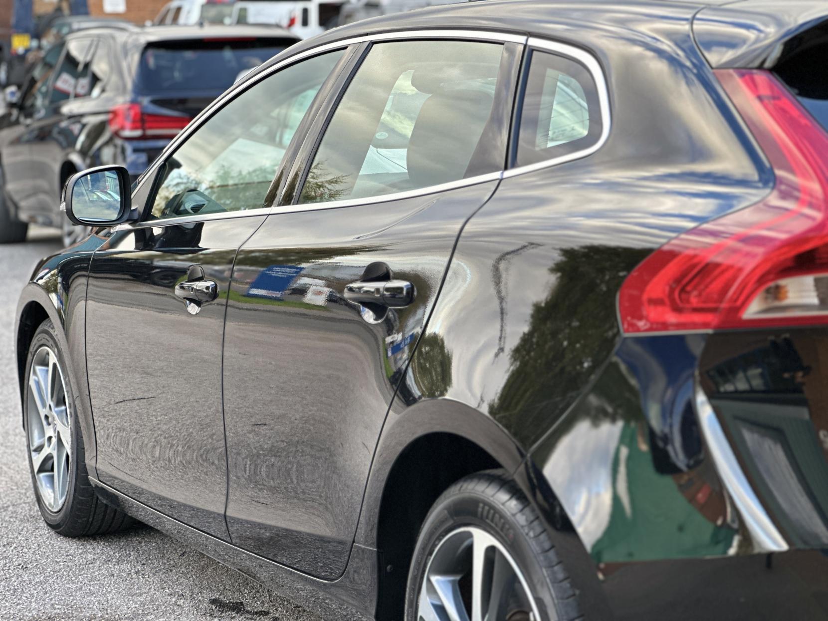 Volvo V40 2.0 D4 SE Lux Nav Hatchback 5dr Diesel Geartronic Euro 6 (s/s) (190 ps)