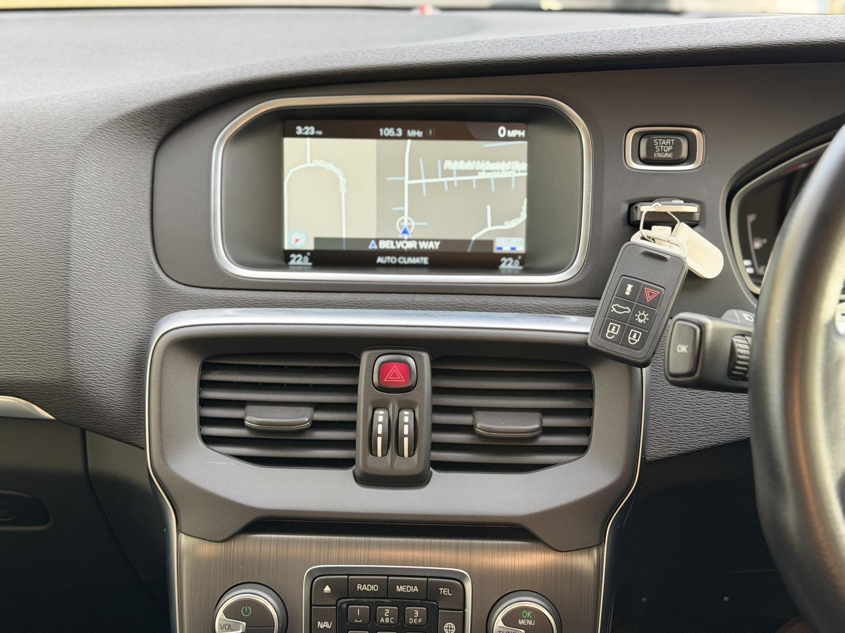 Volvo V40 2.0 D4 SE Lux Nav Hatchback 5dr Diesel Geartronic Euro 6 (s/s) (190 ps)