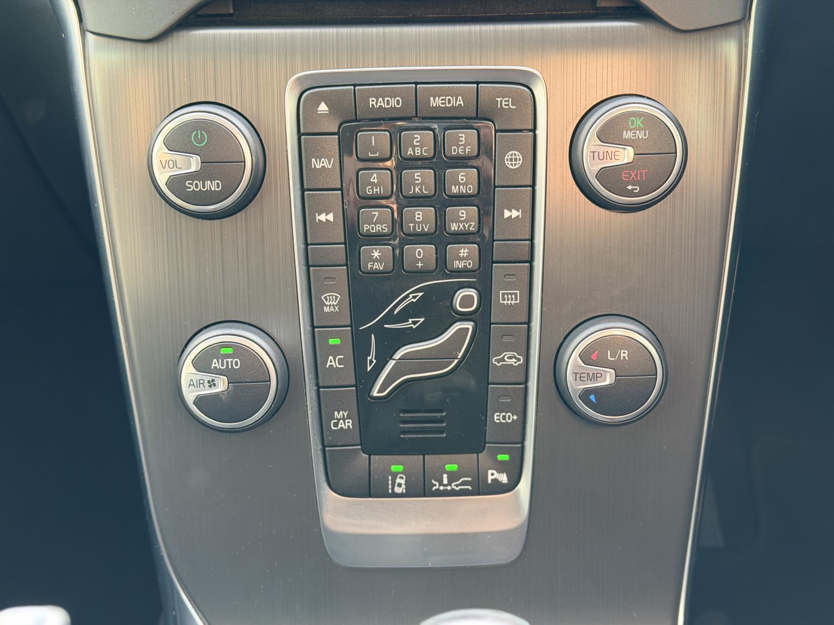 Volvo V40 2.0 D4 SE Lux Nav Hatchback 5dr Diesel Geartronic Euro 6 (s/s) (190 ps)