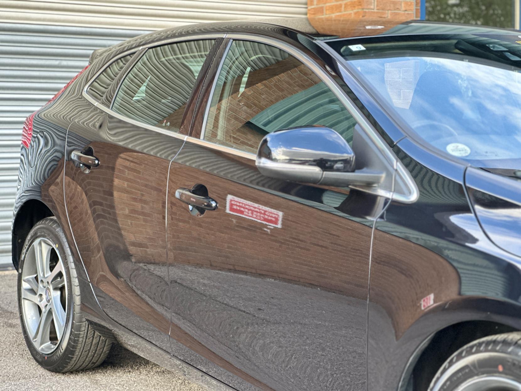 Volvo V40 2.0 D4 SE Lux Nav Hatchback 5dr Diesel Geartronic Euro 6 (s/s) (190 ps)