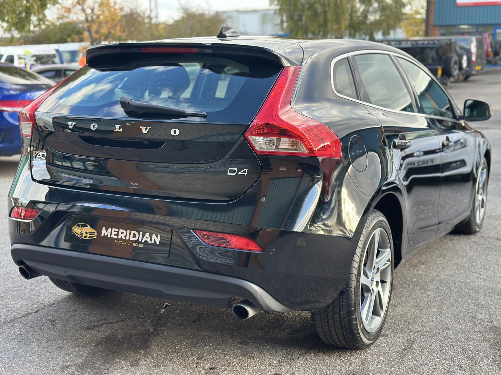 Volvo V40 2.0 D4 SE Lux Nav Hatchback 5dr Diesel Geartronic Euro 6 (s/s) (190 ps)