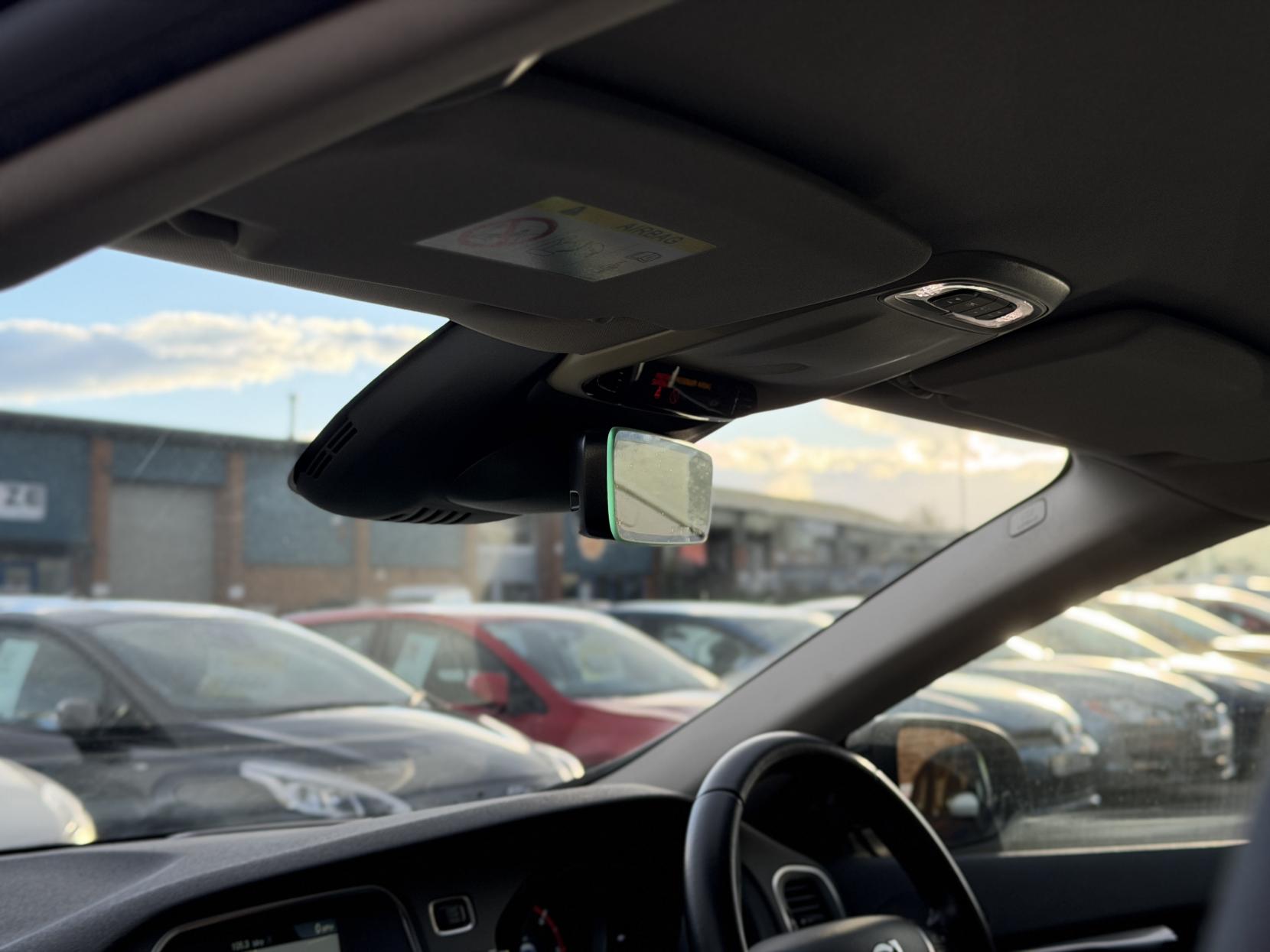 Volvo V40 2.0 D4 SE Lux Nav Hatchback 5dr Diesel Geartronic Euro 6 (s/s) (190 ps)