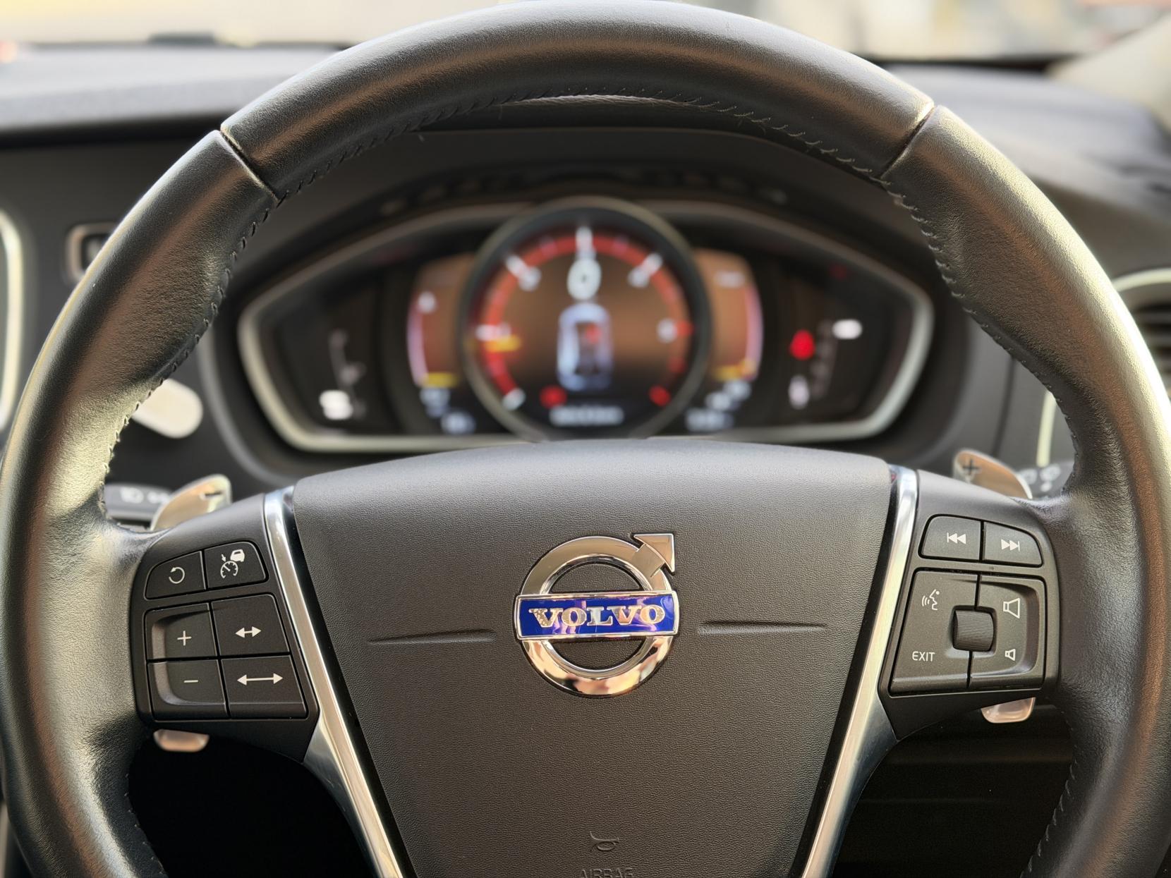 Volvo V40 2.0 D4 SE Lux Nav Hatchback 5dr Diesel Geartronic Euro 6 (s/s) (190 ps)