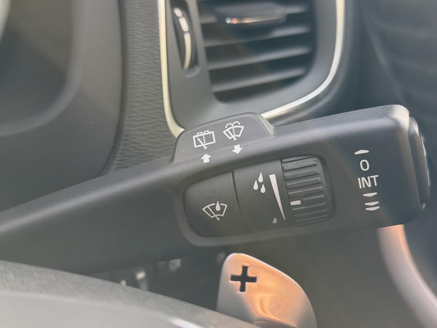 Volvo V40 2.0 D4 SE Lux Nav Hatchback 5dr Diesel Geartronic Euro 6 (s/s) (190 ps)