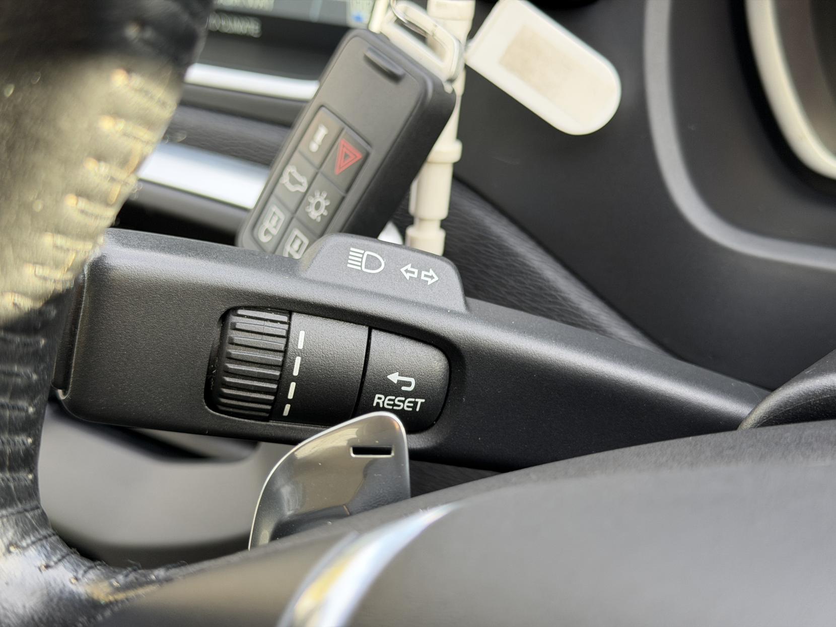 Volvo V40 2.0 D4 SE Lux Nav Hatchback 5dr Diesel Geartronic Euro 6 (s/s) (190 ps)