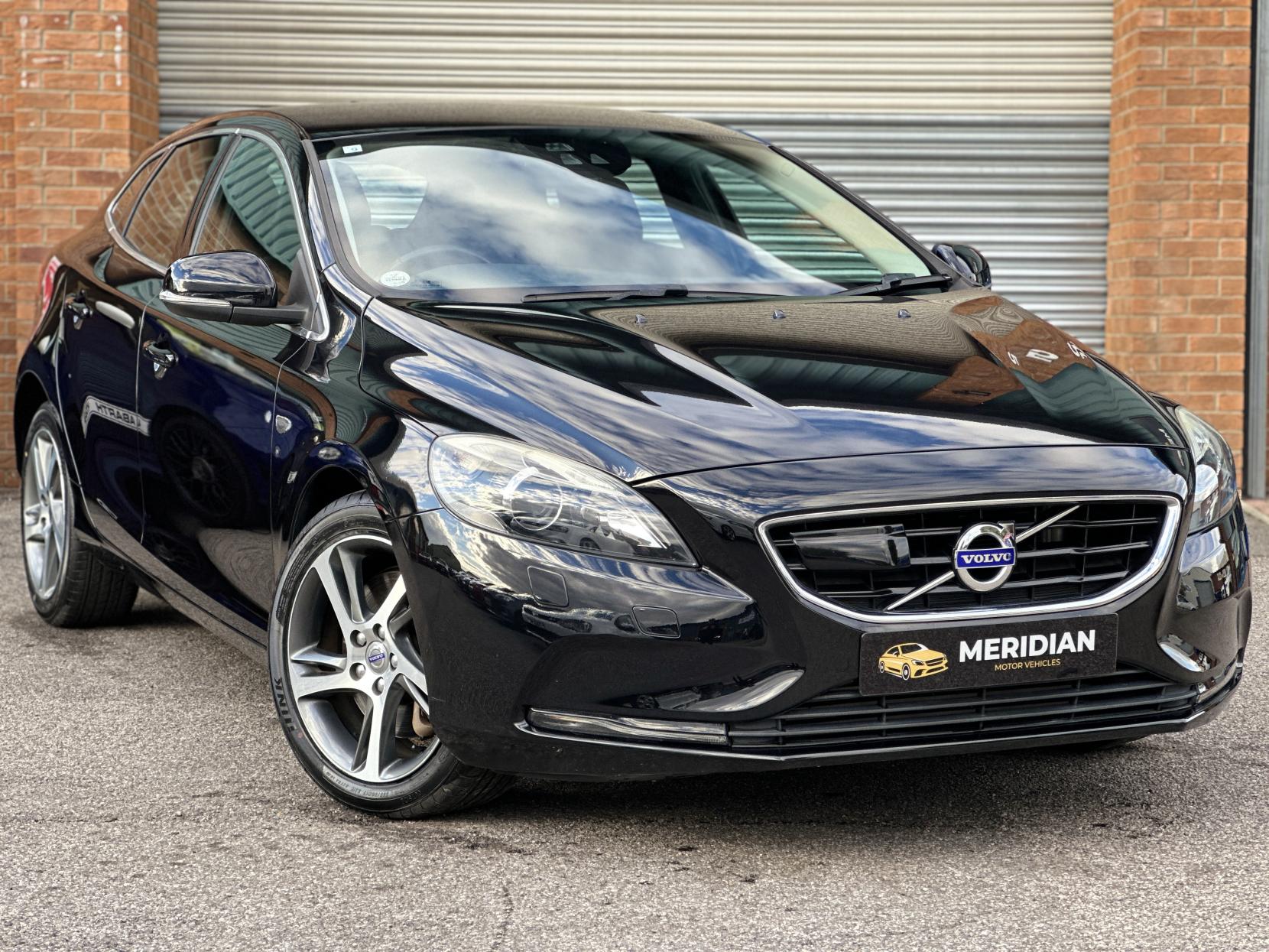 Volvo V40 2.0 D4 SE Lux Nav Hatchback 5dr Diesel Geartronic Euro 6 (s/s) (190 ps)