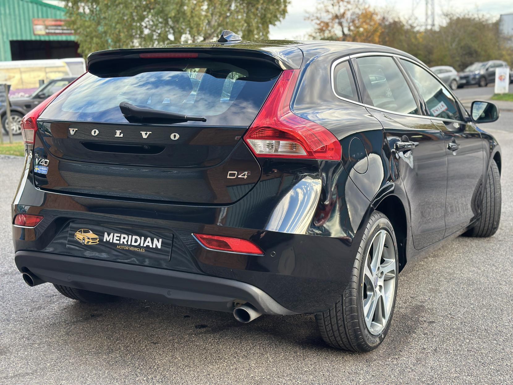 Volvo V40 2.0 D4 SE Lux Nav Hatchback 5dr Diesel Geartronic Euro 6 (s/s) (190 ps)