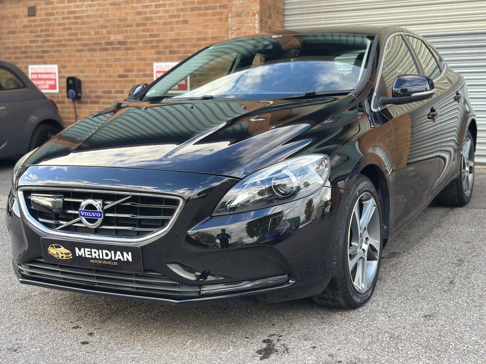 Volvo V40 2.0 D4 SE Lux Nav Hatchback 5dr Diesel Geartronic Euro 6 (s/s) (190 ps)