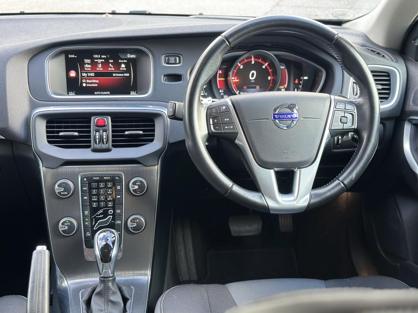 Volvo V40 2.0 D4 SE Lux Nav Hatchback 5dr Diesel Geartronic Euro 6 (s/s) (190 ps)