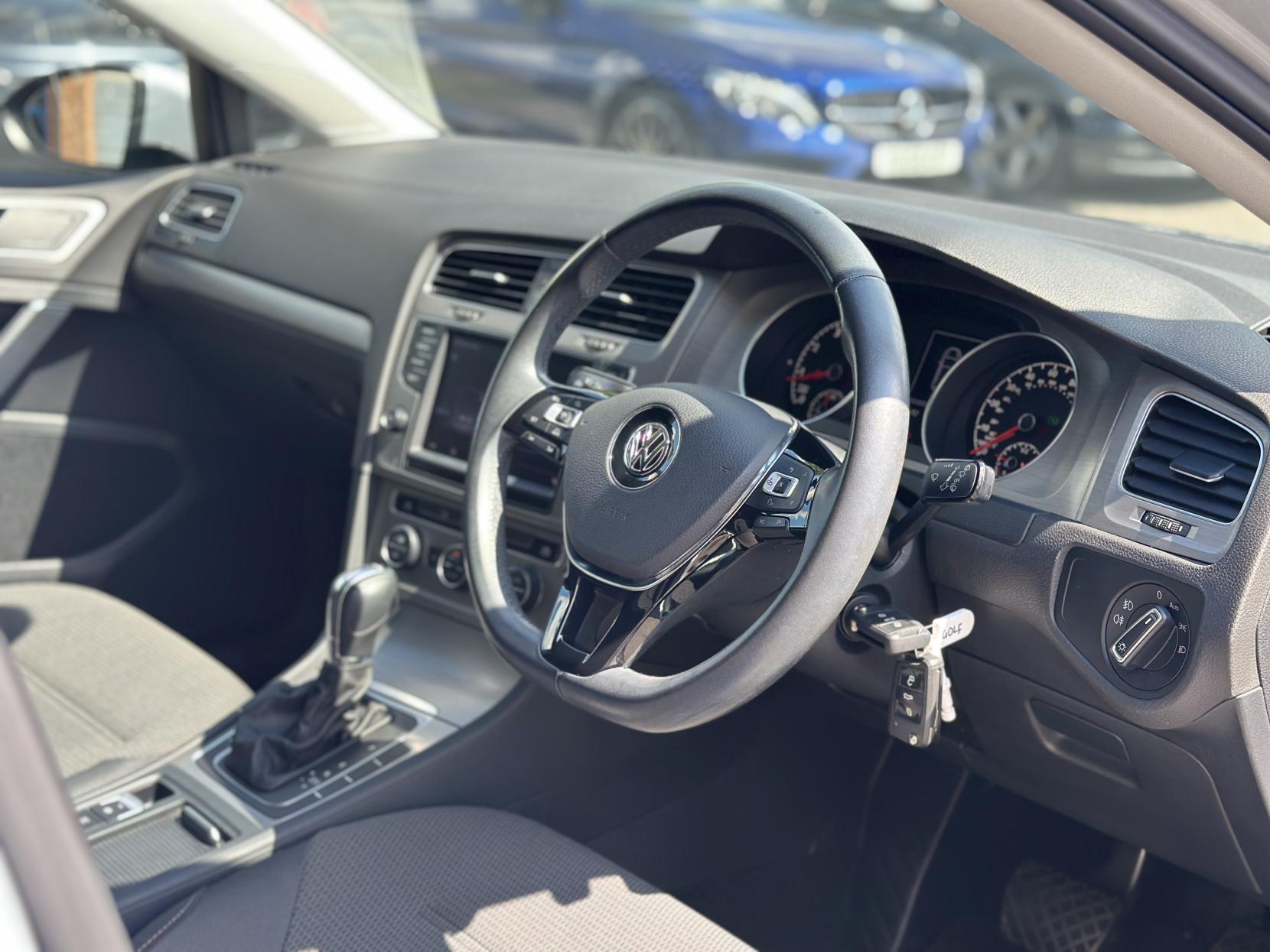 Volkswagen Golf 1.2 TSI BlueMotion Tech S Hatchback 5dr Petrol DSG Euro 5 (s/s) (105 ps)