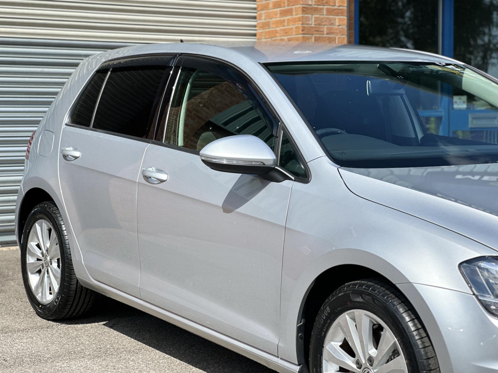 Volkswagen Golf 1.2 TSI BlueMotion Tech S Hatchback 5dr Petrol DSG Euro 5 (s/s) (105 ps)