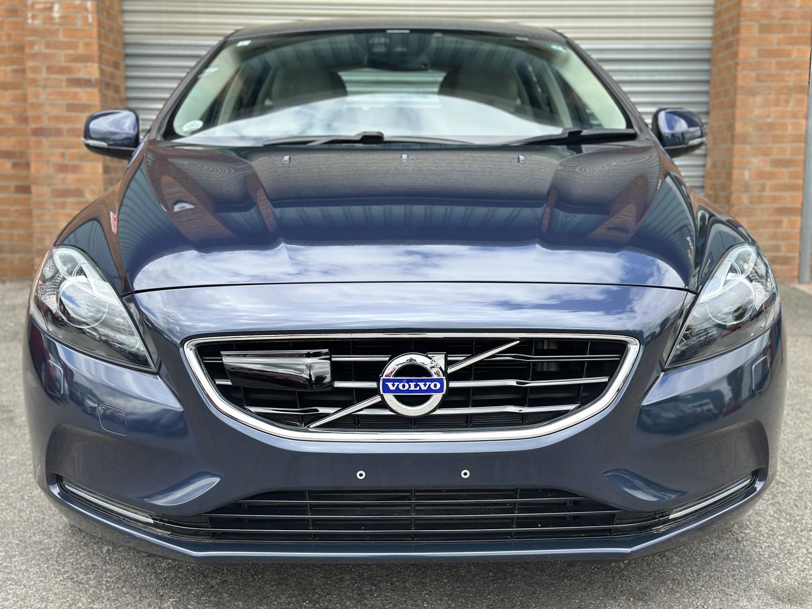 Volvo V40 1.6 T4 SE Lux Nav Hatchback 5dr Petrol Powershift Euro 5 (s/s) (180 ps)