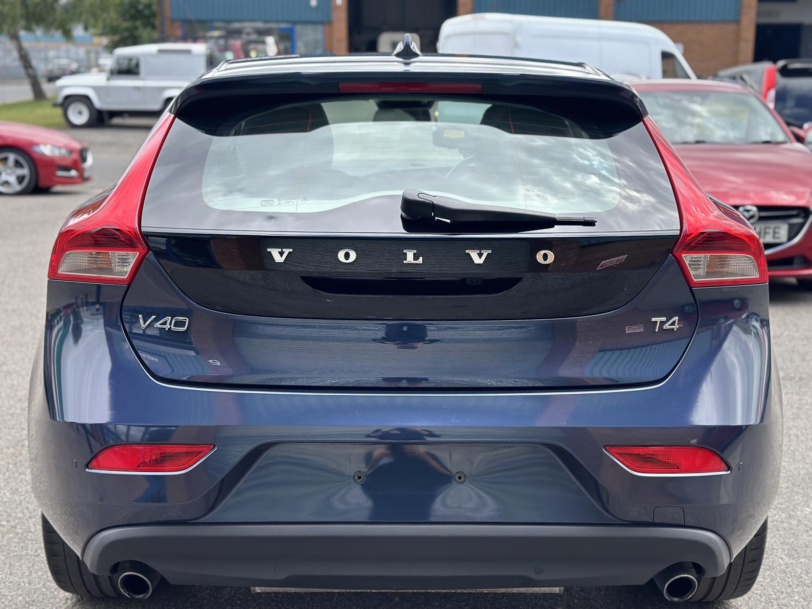 Volvo V40 1.6 T4 SE Lux Nav Hatchback 5dr Petrol Powershift Euro 5 (s/s) (180 ps)