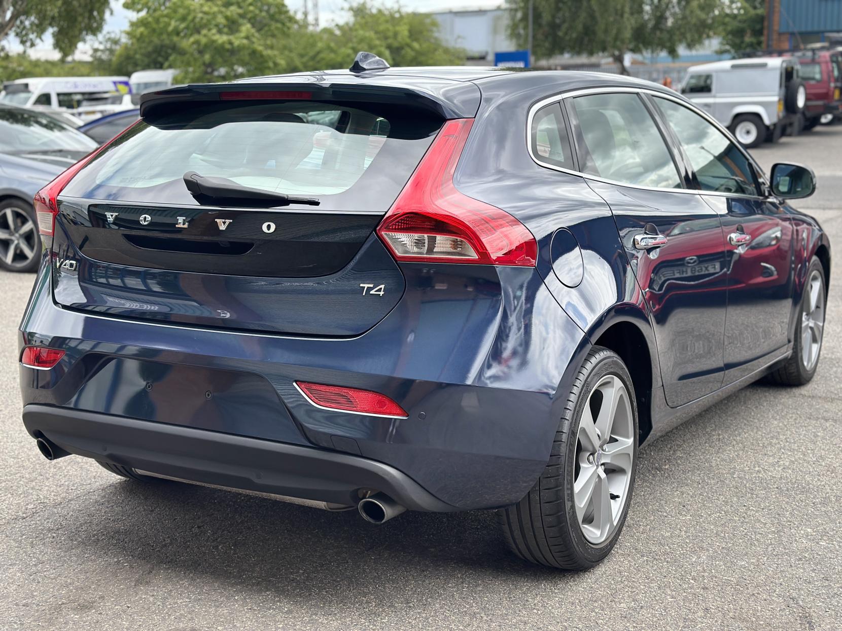 Volvo V40 1.6 T4 SE Lux Nav Hatchback 5dr Petrol Powershift Euro 5 (s/s) (180 ps)
