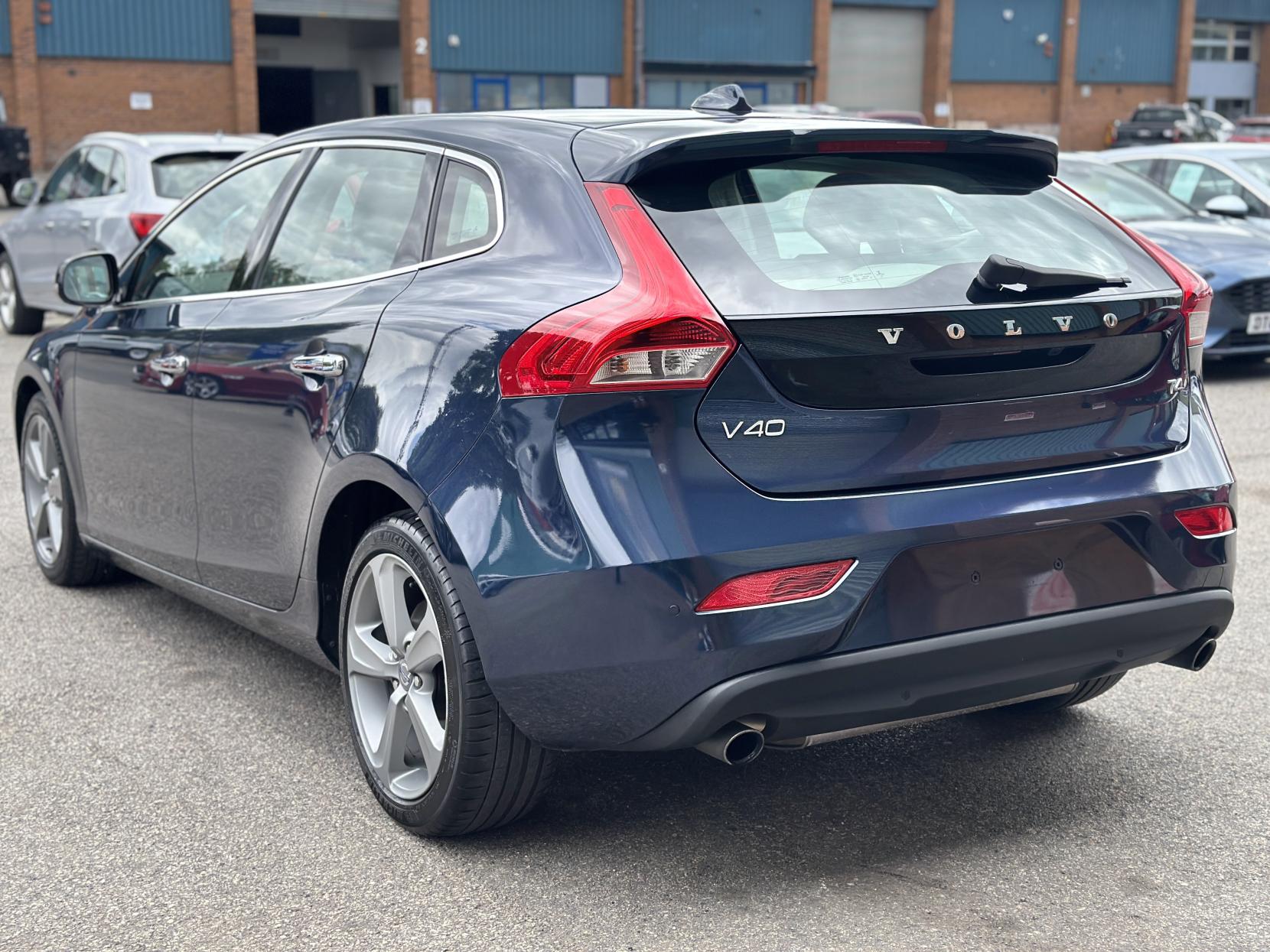 Volvo V40 1.6 T4 SE Lux Nav Hatchback 5dr Petrol Powershift Euro 5 (s/s) (180 ps)