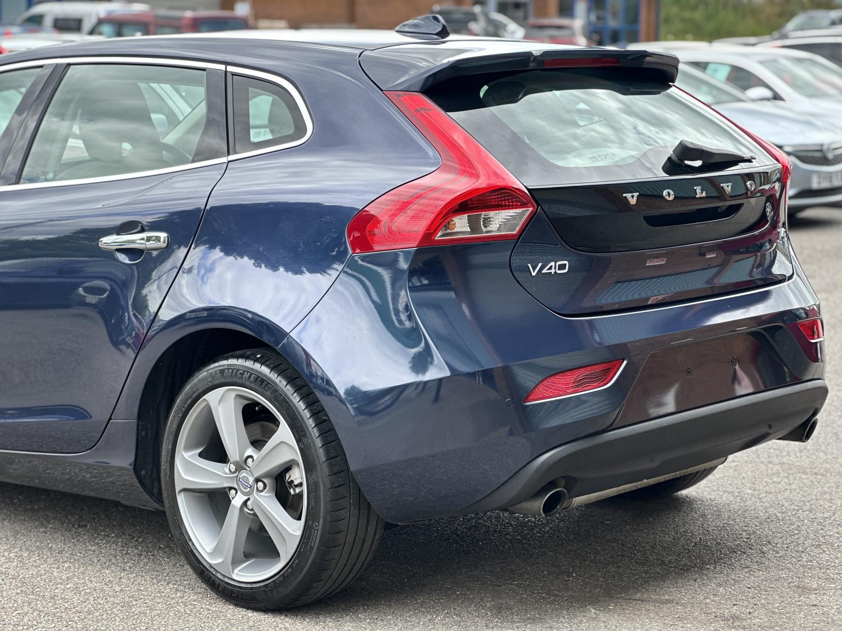 Volvo V40 1.6 T4 SE Lux Nav Hatchback 5dr Petrol Powershift Euro 5 (s/s) (180 ps)