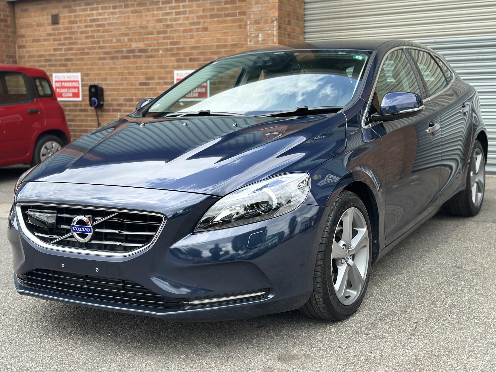 Volvo V40 1.6 T4 SE Lux Nav Hatchback 5dr Petrol Powershift Euro 5 (s/s) (180 ps)