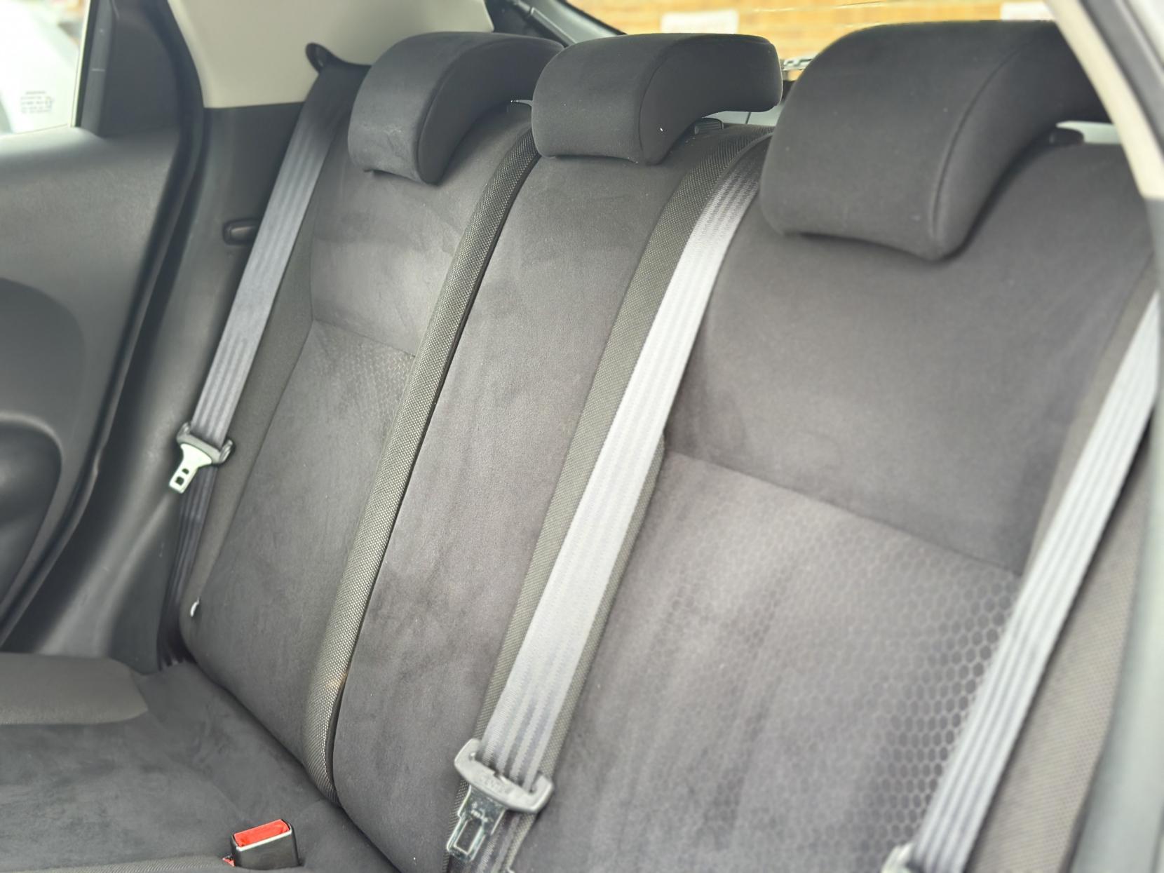 Nissan Juke 1.6 n-tec SUV 5dr Petrol Manual Euro 5 (17in Alloy) (117 ps)