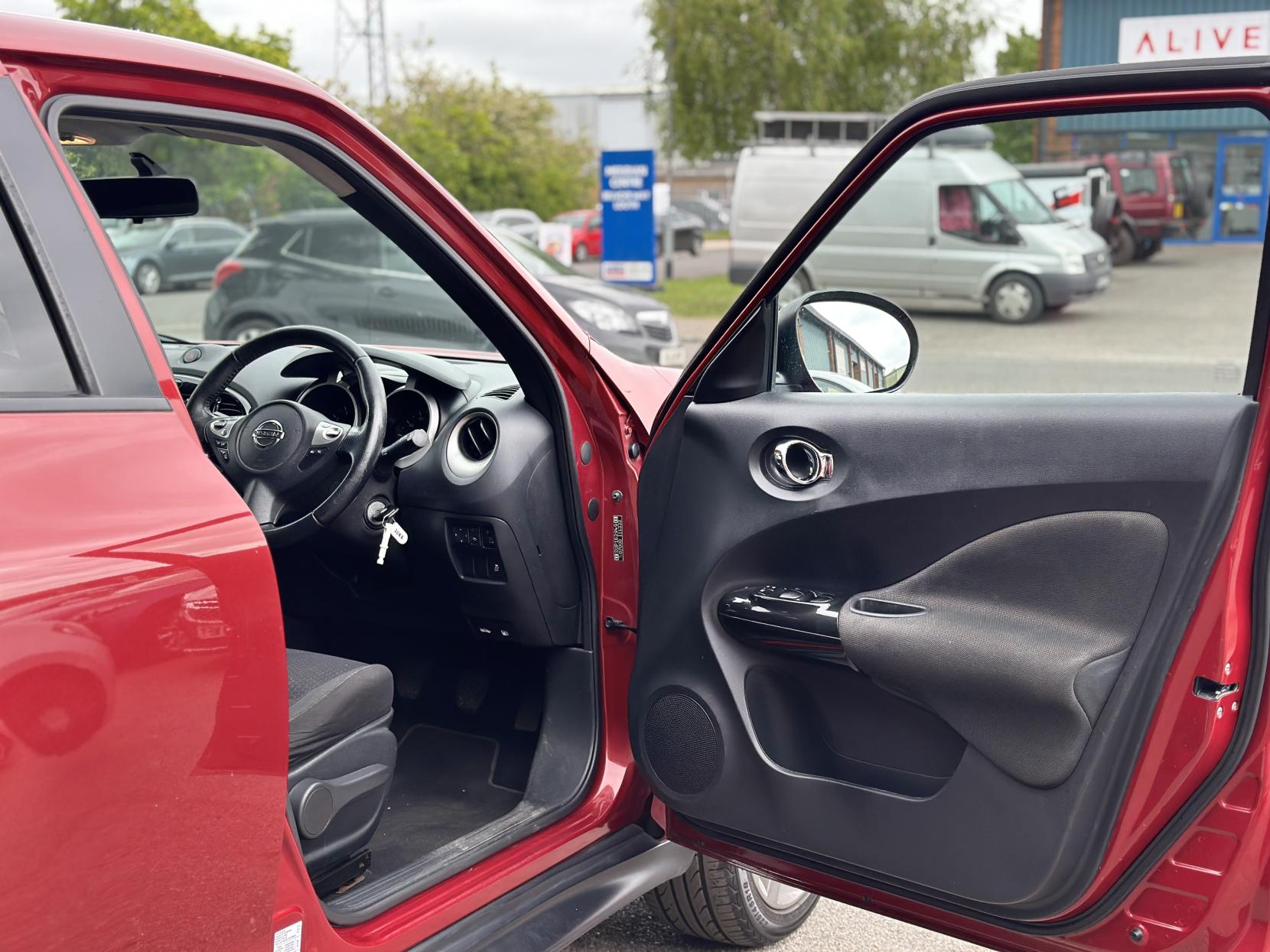 Nissan Juke 1.6 n-tec SUV 5dr Petrol Manual Euro 5 (17in Alloy) (117 ps)