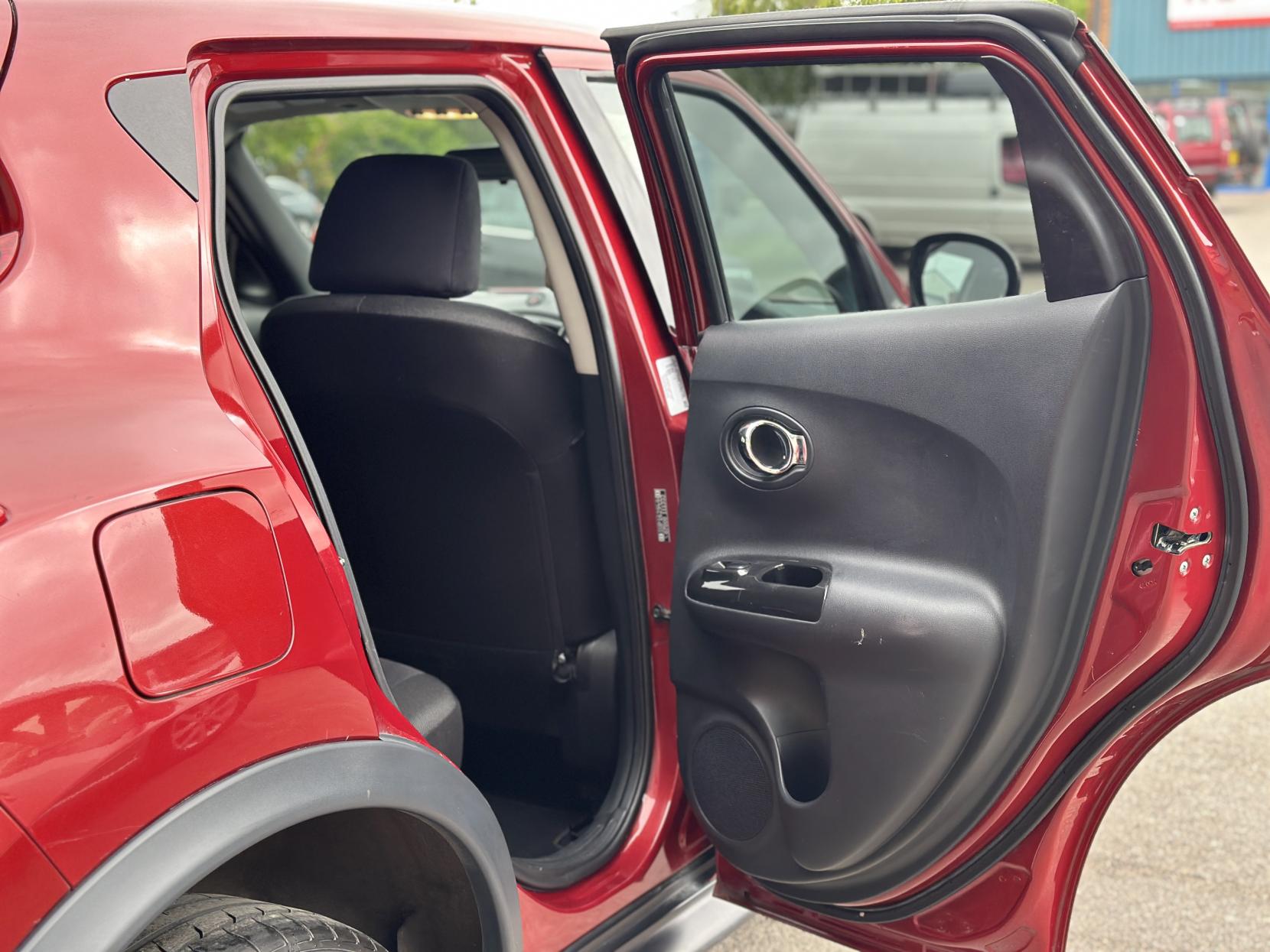 Nissan Juke 1.6 n-tec SUV 5dr Petrol Manual Euro 5 (17in Alloy) (117 ps)