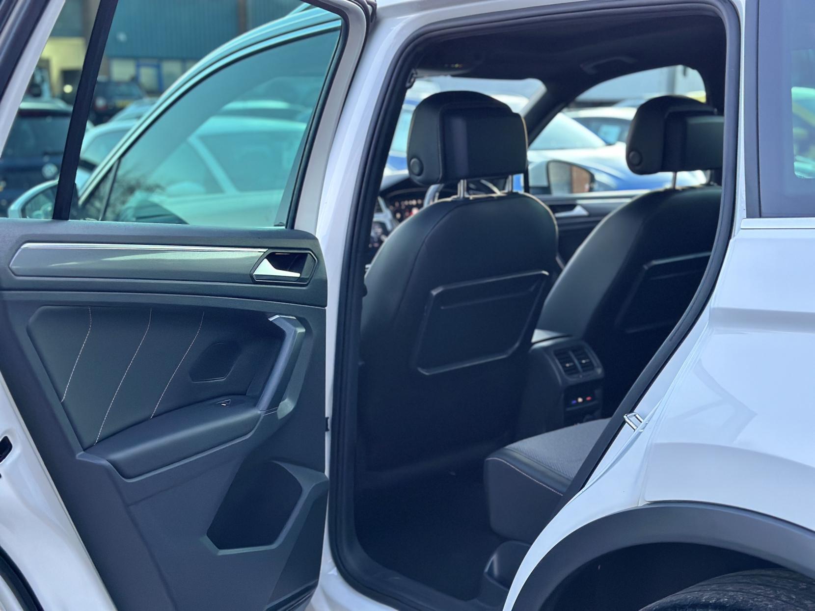 Volkswagen Tiguan 2.0 TDI R-Line Tech SUV 5dr Diesel DSG 4Motion Euro 6 (s/s) (190 ps)