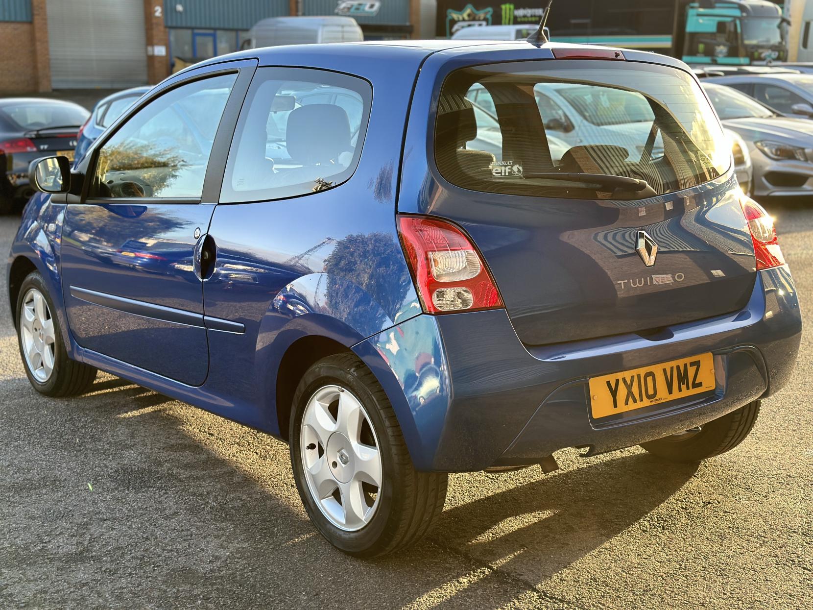 Renault Twingo 1.2 16V Dynamique Hatchback 3dr Petrol Manual Euro 4 (75 ps)