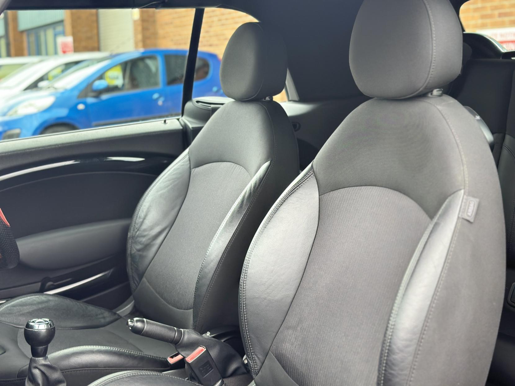 MINI Convertible 1.6 Cooper D Convertible 2dr Diesel Manual Euro 5 (s/s) (112 ps)