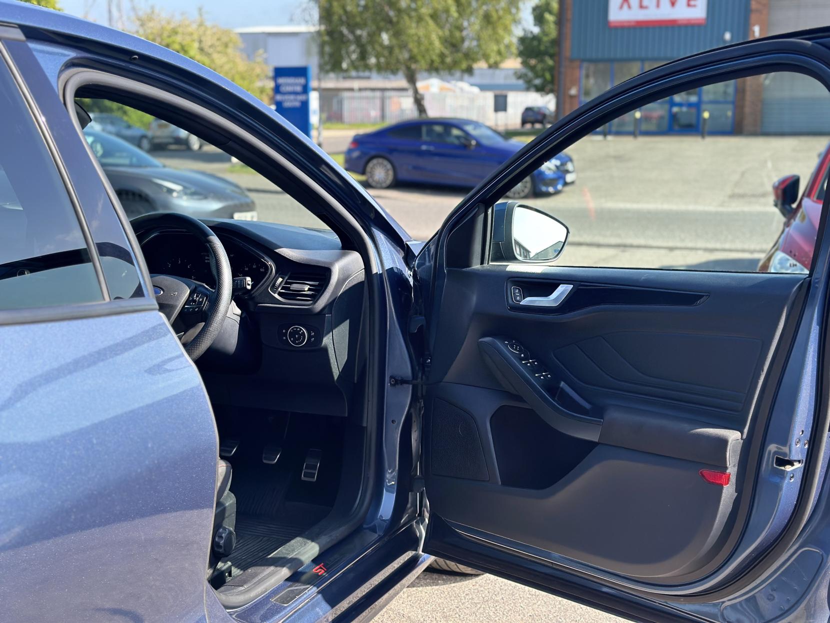 Ford Focus 1.5 EcoBlue ST-Line Hatchback 5dr Diesel Manual Euro 6 (s/s) (120 ps)