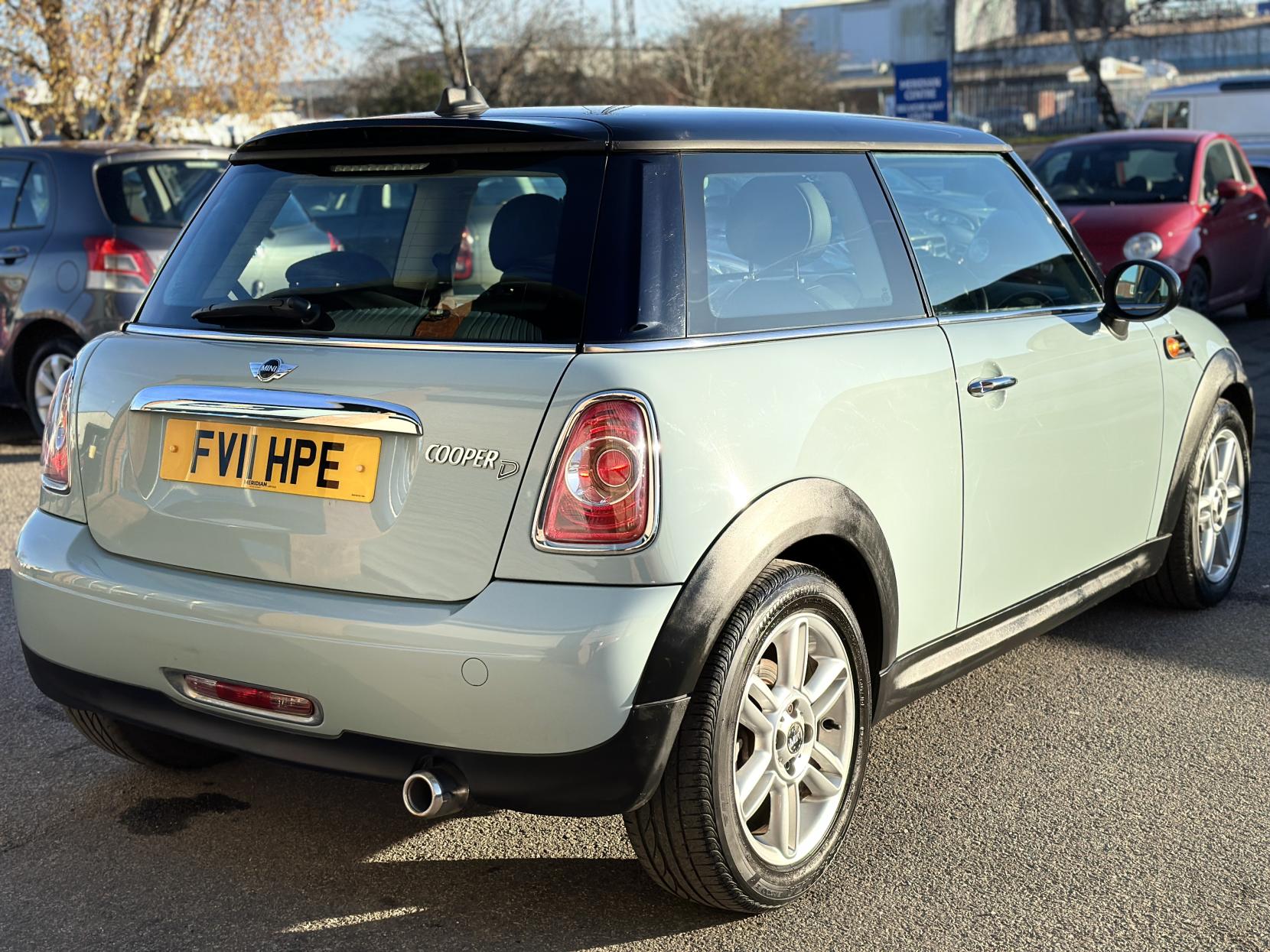 MINI Hatch 1.6 Cooper D Hatchback 3dr Diesel Manual Euro 5 (s/s) (112 ps)