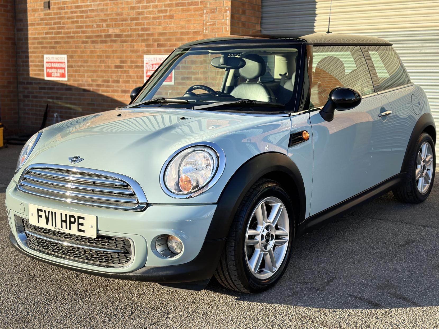 MINI Hatch 1.6 Cooper D Hatchback 3dr Diesel Manual Euro 5 (s/s) (112 ps)