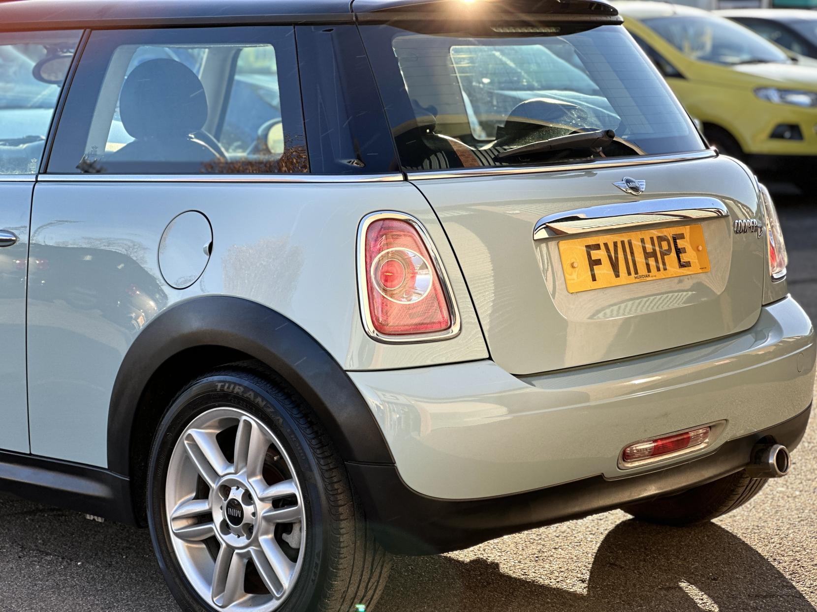 MINI Hatch 1.6 Cooper D Hatchback 3dr Diesel Manual Euro 5 (s/s) (112 ps)