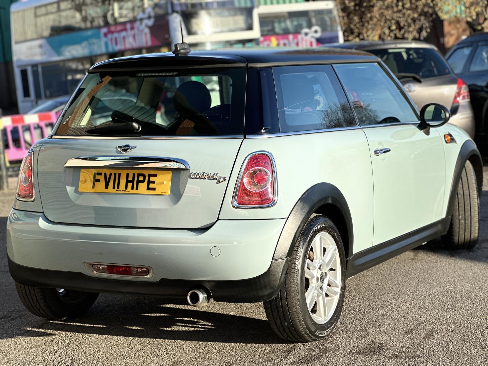 MINI Hatch 1.6 Cooper D Hatchback 3dr Diesel Manual Euro 5 (s/s) (112 ps)