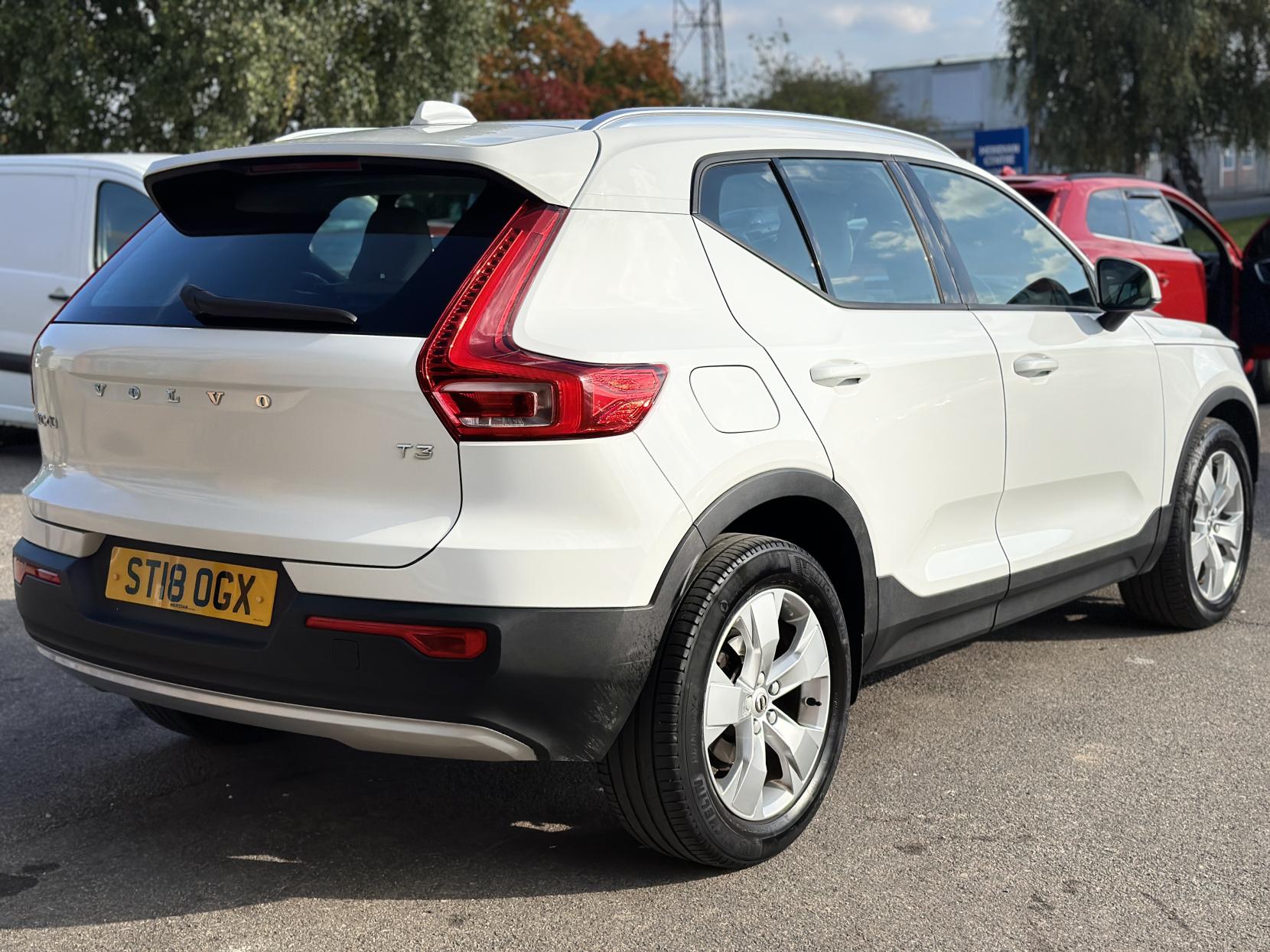 Volvo XC40 1.5 T3 Momentum SUV 5dr Petrol Manual Euro 6 (s/s) (156 ps)