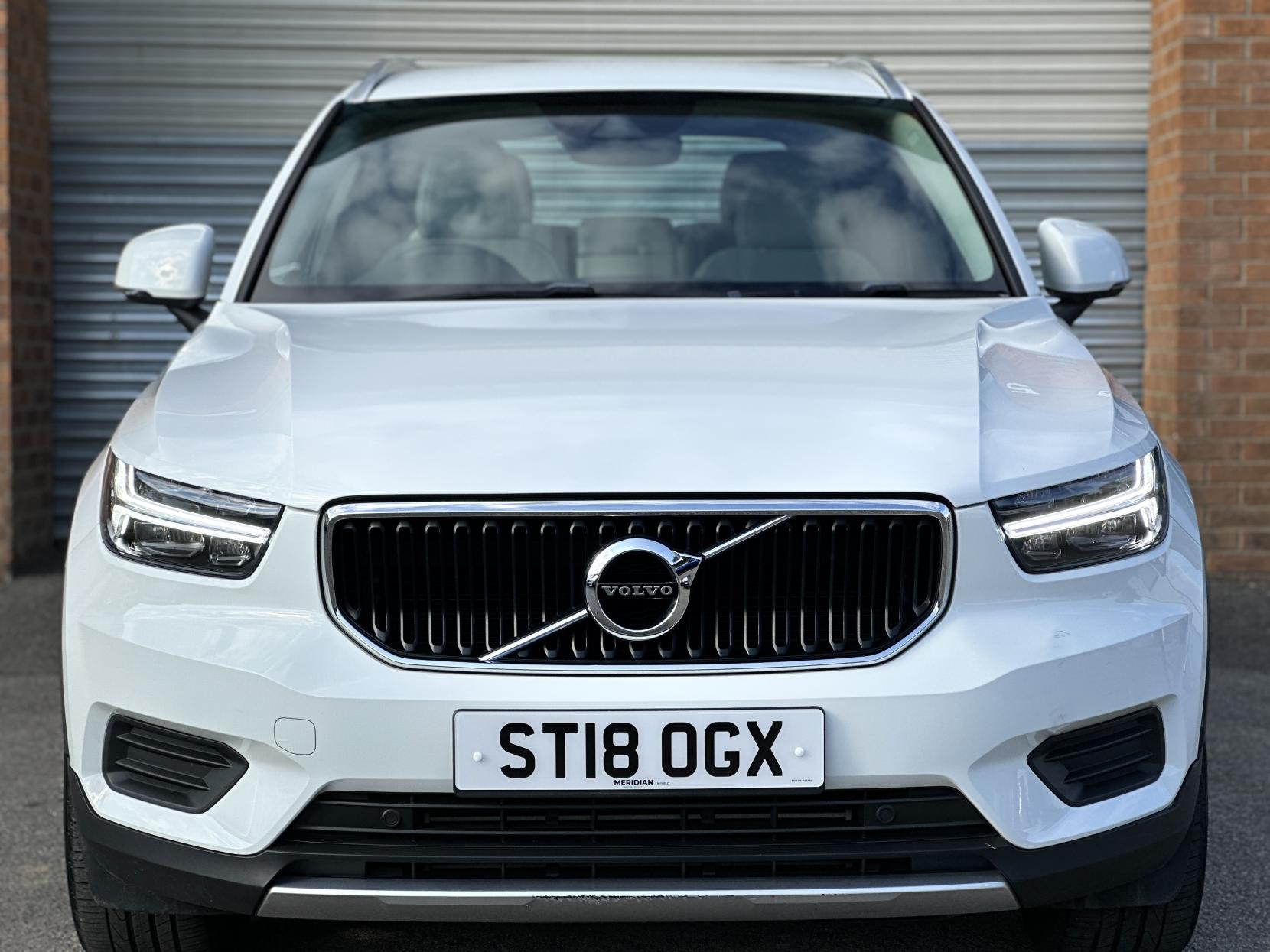 Volvo XC40 1.5 T3 Momentum SUV 5dr Petrol Manual Euro 6 (s/s) (156 ps)