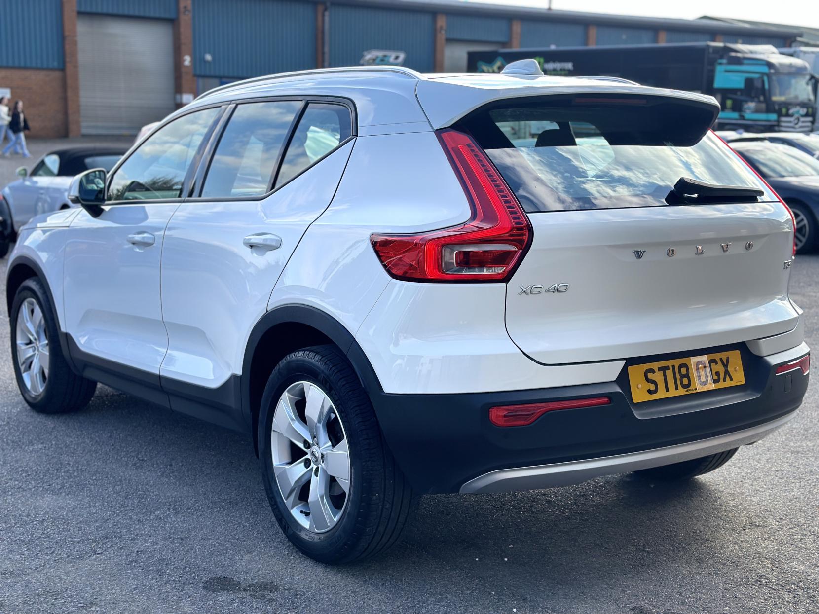 Volvo XC40 1.5 T3 Momentum SUV 5dr Petrol Manual Euro 6 (s/s) (156 ps)